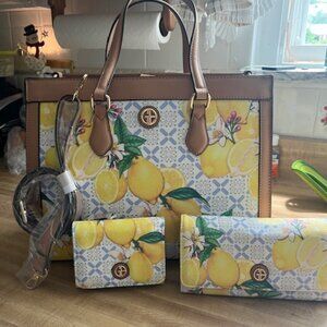 Giani Bernini Lemon print purse, wallet and clutch